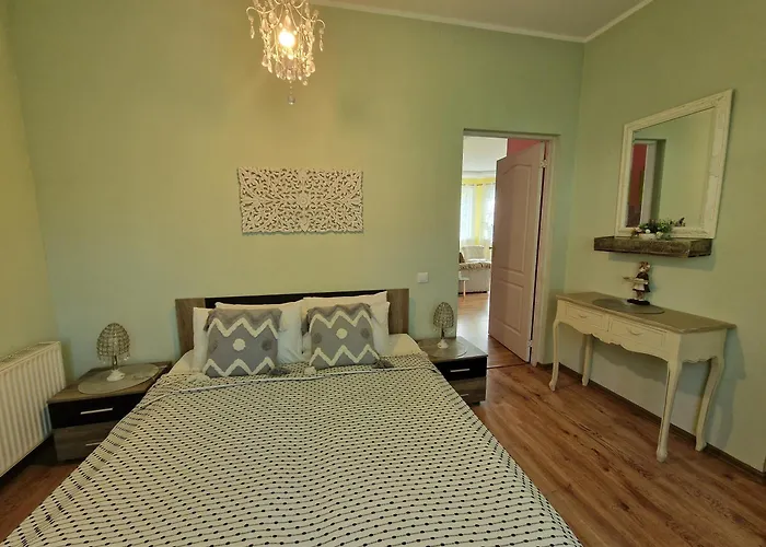 Boutigue City House With Terrace And Garden Free Parking